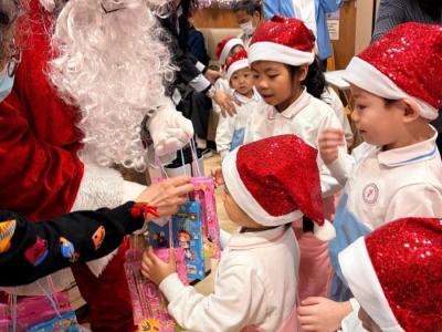 學生探訪長者鄰舍中心